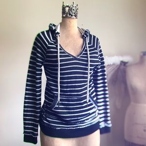 R O X Y | Black white hoodie sweatshirt.